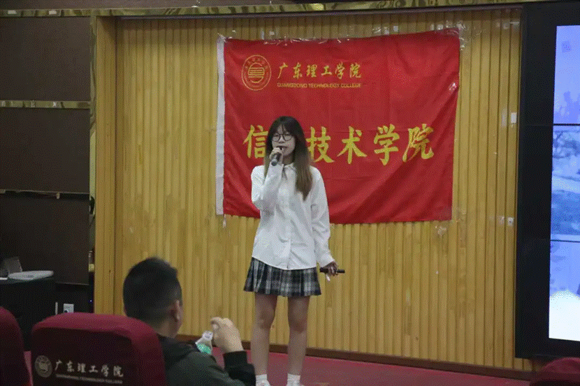 图片包含 人, 室内, 女人, 前 AI 生成的内容可能不正确。