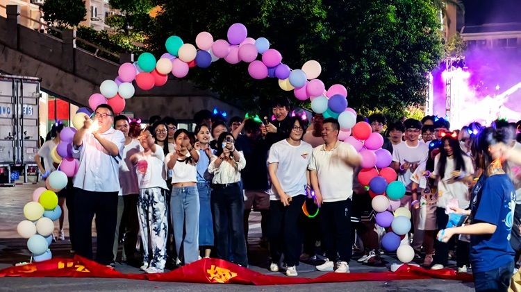 2025年太阳成集团tyc9728“动物狂欢，趣味征程”夜跑活动圆满落幕